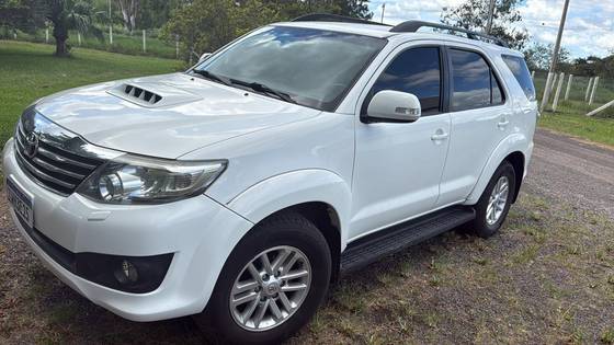 TOYOTA HILUX SW4 3.0 SRV 4X4 16V TURBO INTERCOOLER DIESEL 4P AUTOMÁTICO TOYOTA HILUX SW4 3.0 SRV 4X4 16V TURBO INTERCOOLER DIESEL 4P AUTOMÁTICO